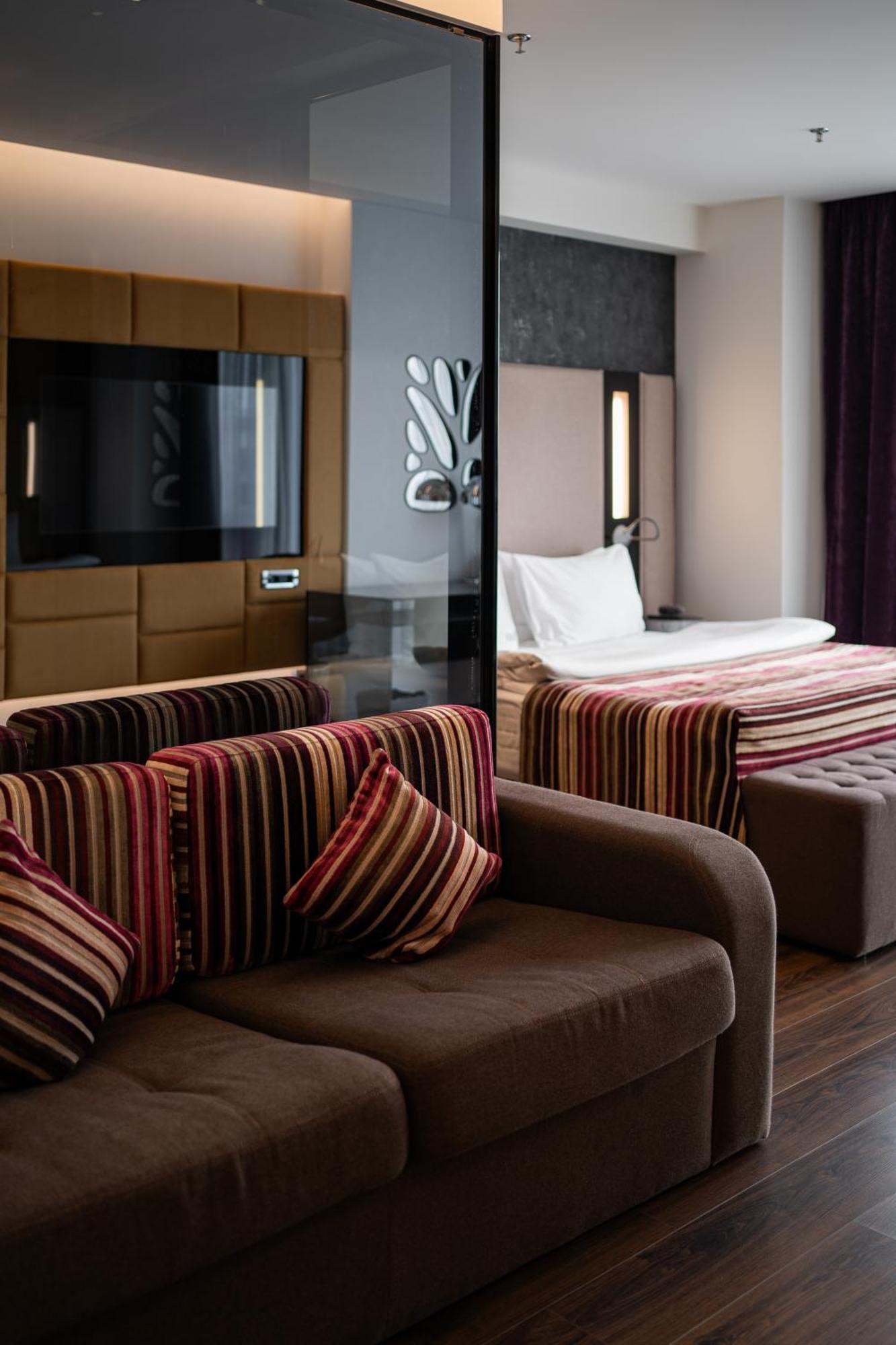 11 Mirrors Design Hotel Kyiv Exterior foto