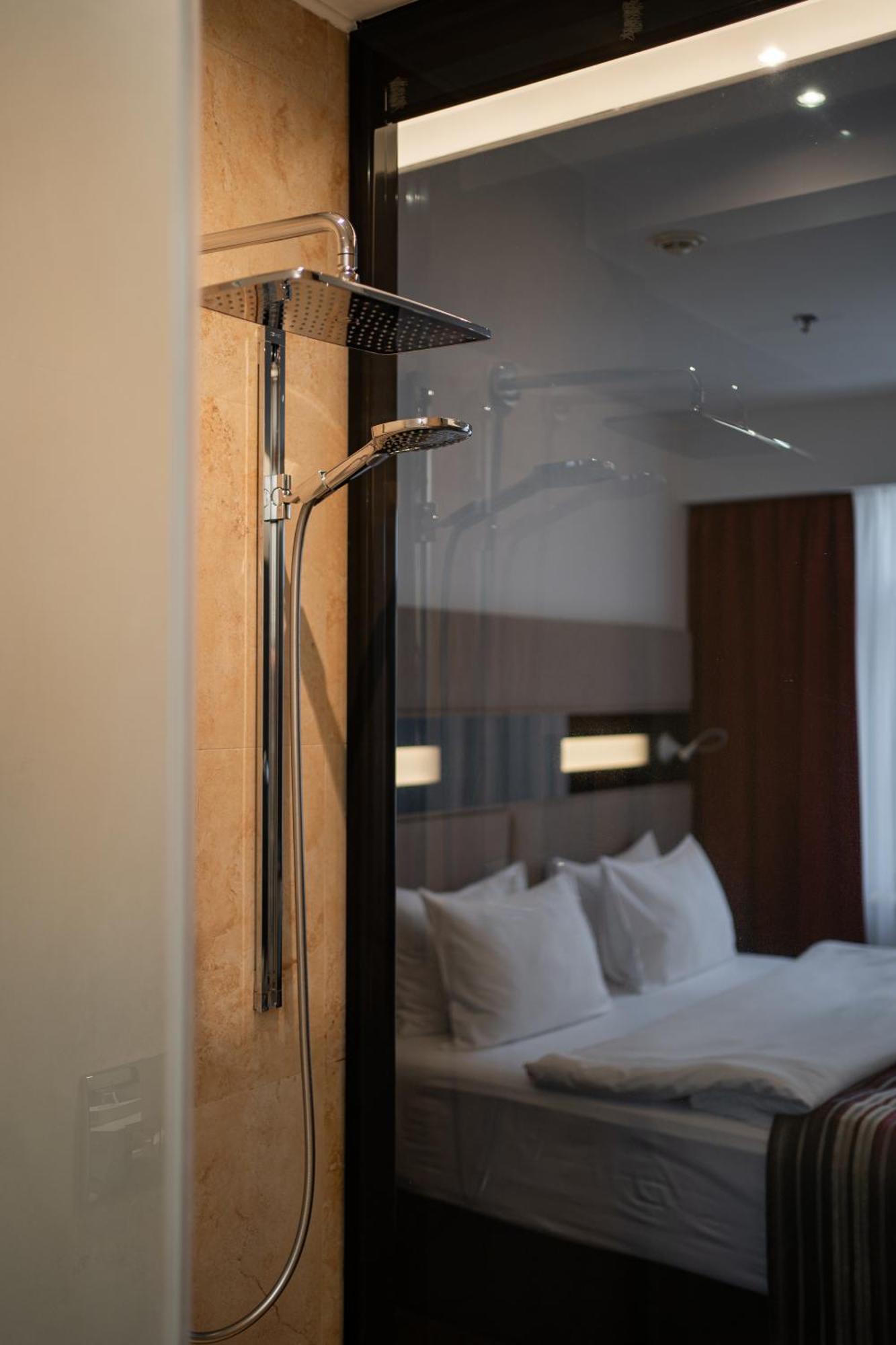 11 Mirrors Design Hotel Kyiv Exterior foto
