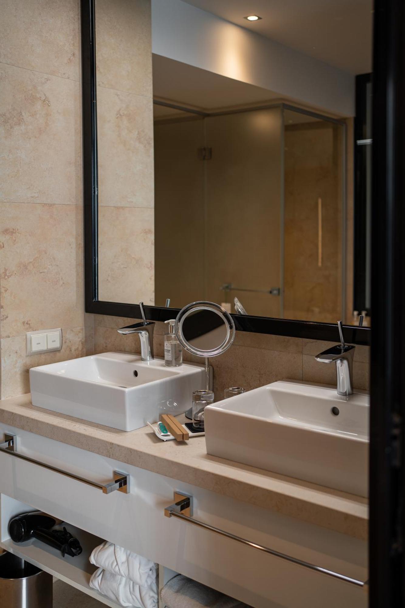 11 Mirrors Design Hotel Kyiv Exterior foto