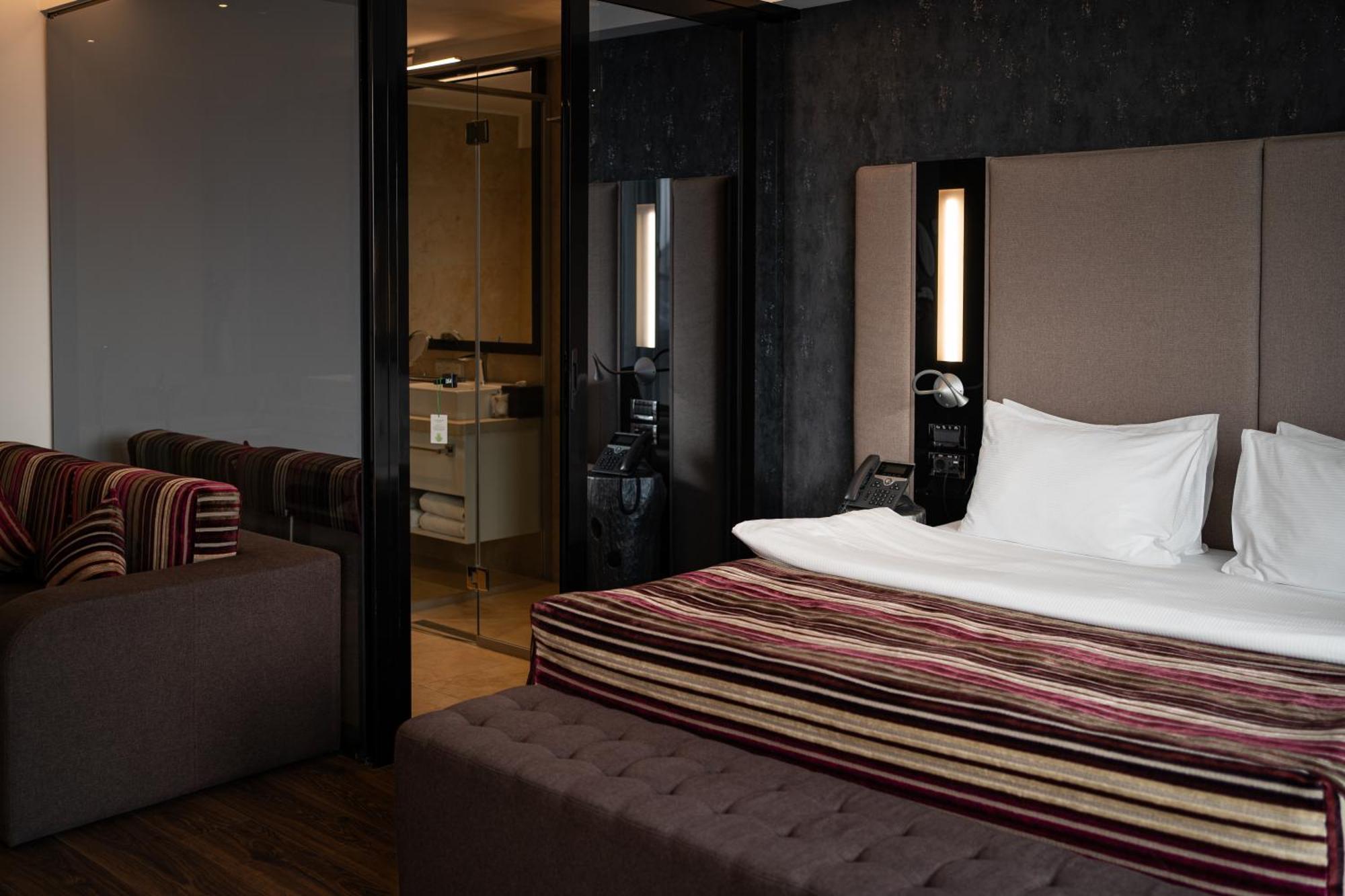 11 Mirrors Design Hotel Kyiv Exterior foto